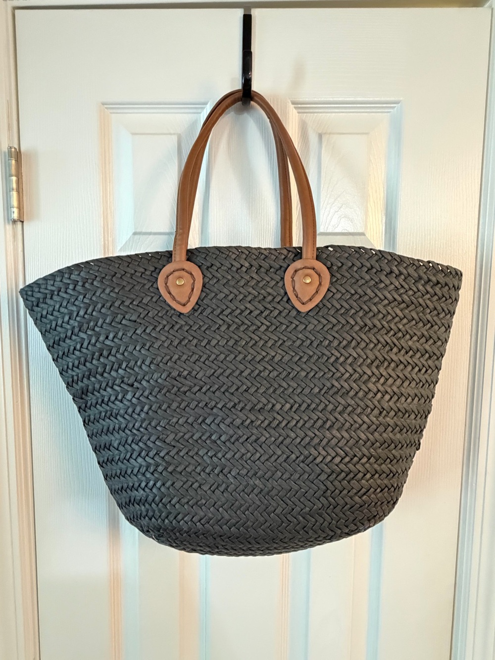 Aerie Black Oversized Woven Straw Tote Beach Bag Faux Leather Handles OS - Picture 4 of 5